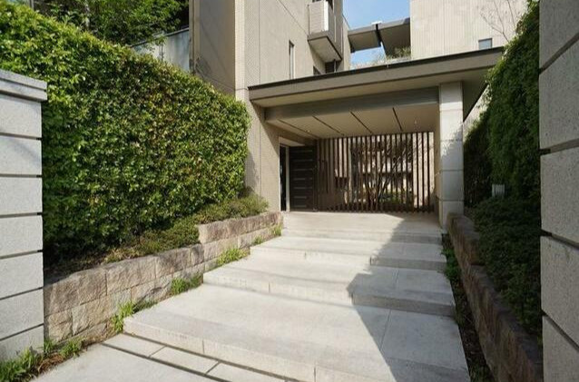 プライムメゾン武蔵野の杜のエントランス