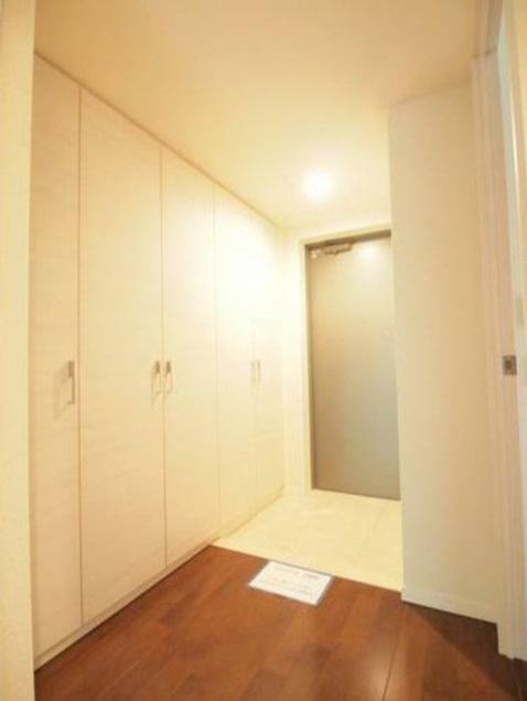 プライムメゾン武蔵野の杜の玄関