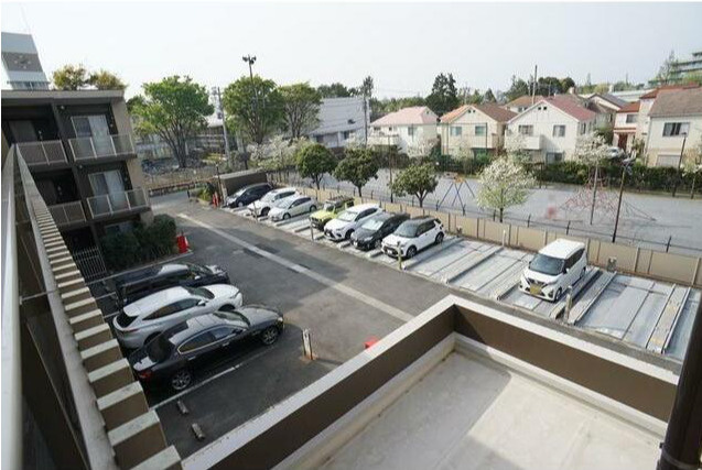 プライムメゾン武蔵野の杜の駐車場