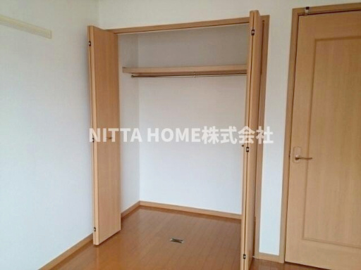 ヴィラ・ポポラーレⅡの収納|洋室についている収納です◎