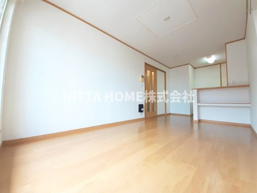 ヴィラ・ポポラーレⅡの居間・リビング|１０．２帖のリビングルーム◎