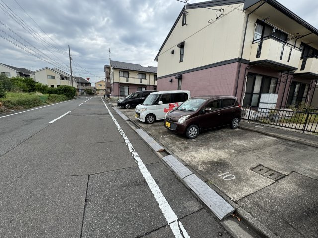 サニーコートBの駐車場