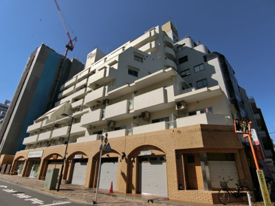 【外観】 | 藤和新宿番衆町コープ | ■東京メトロ丸ノ内線新宿御苑前駅徒歩７分
■東京メトロ副都心線・都営新宿線新宿三丁目駅徒歩9分