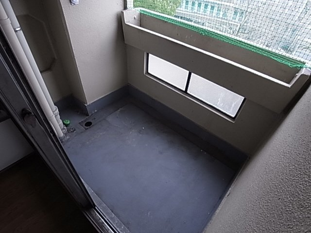 神戸市兵庫区菊水町１０丁目の賃貸マンションのバルコニー