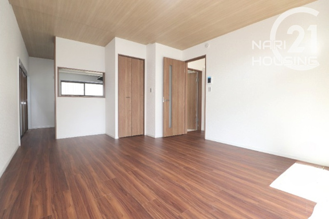 【居間・リビング】 | 武蔵村山市岸3丁目　中古戸建 | LDK13.75帖