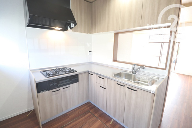 【キッチン】 | 武蔵村山市岸3丁目　中古戸建 | 使い勝手の良いⅬ字型キッチン