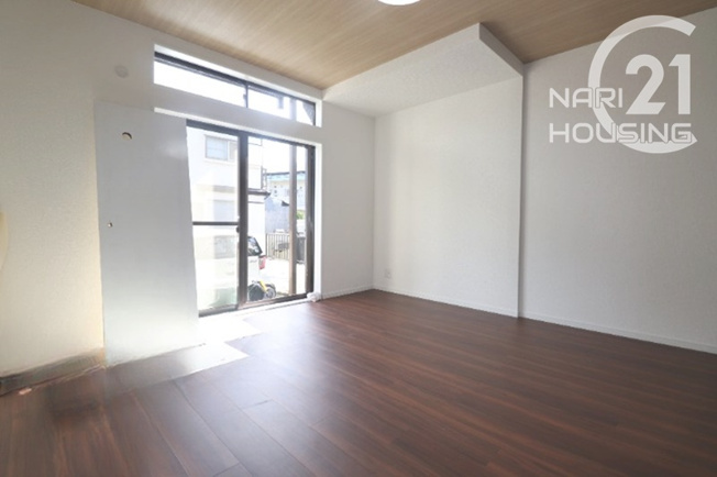 【居間・リビング】 | 武蔵村山市岸3丁目　中古戸建 | 十分な広さのLDK