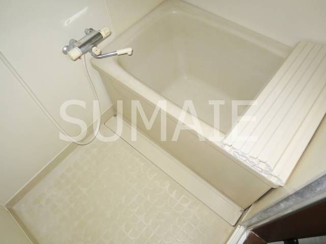 第一プラムフラワーガーデンの浴室|清潔感のあるバスルームです。