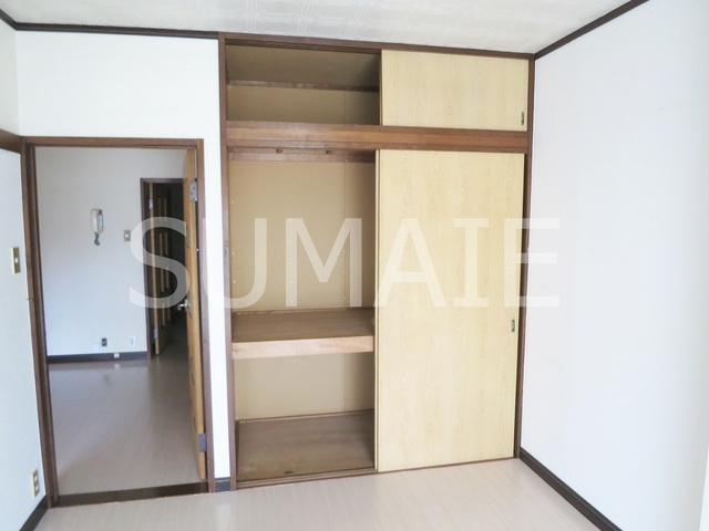 第一プラムフラワーガーデンの収納|天袋付きの収納です。