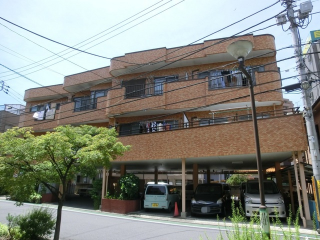 第一プラムフラワーガーデンの外観|おしゃれな茶色基調のマンションです。