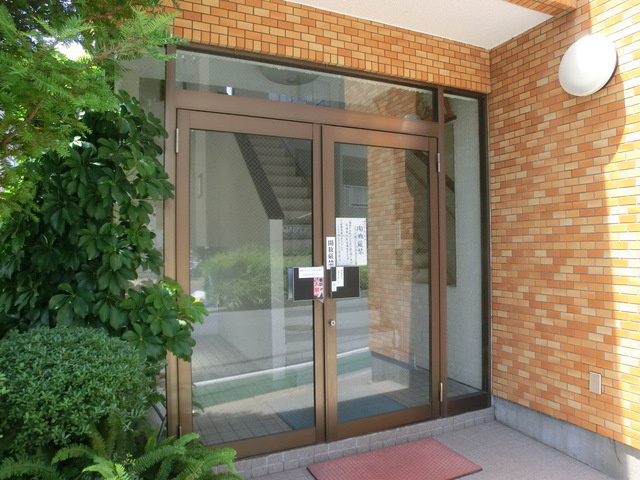 第一プラムフラワーガーデンのロビー|建物入口部分です。