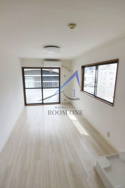 伊井ビルの居間・リビング|洋室のお部屋です。