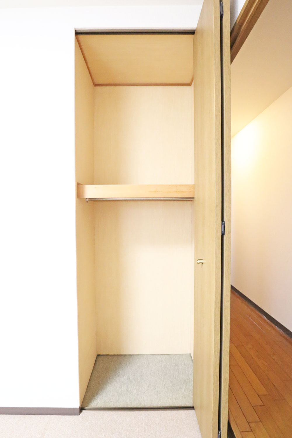 リベール栗山の収納|洋室 約5.8帖 クローゼット