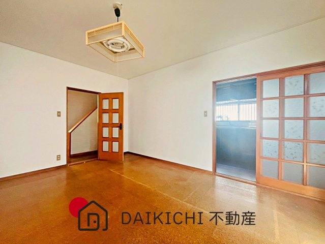 【居間・リビング】 | 北本市中丸3丁目　中古戸建