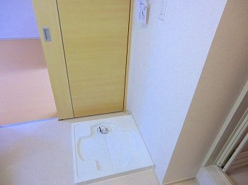 【内装】 | モンテローザ | 明るい色調の室内です