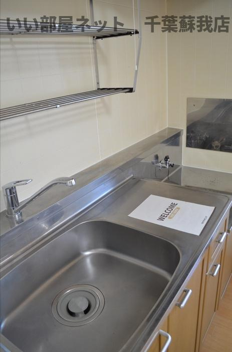 ハイツ１２８のキッチン|コンパクトなキッチンで掃除もラクラク