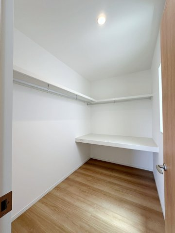 佐伯区皆賀1丁目No.1の収納|全居室収納☆
7帖の主寝室のウォークインクローゼットです♪