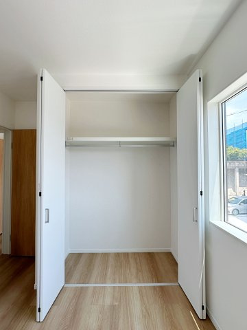 佐伯区皆賀1丁目No.1の収納|全居室収納☆
5.2帖洋室のクローゼットです♪