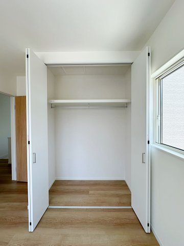 佐伯区皆賀1丁目No.1の収納|全居室収納☆
5.2帖洋室のクローゼットです♪