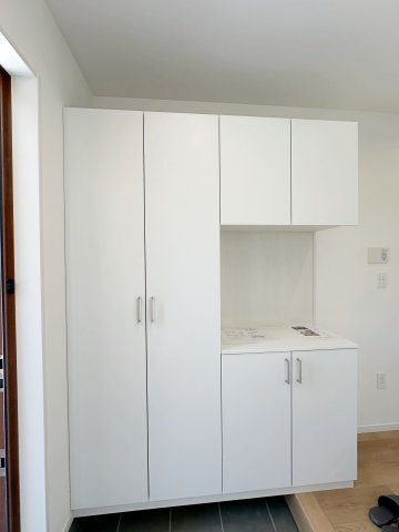 佐伯区皆賀1丁目No.1の収納|シューズボックス☆
大容量のシューズボックスの為、靴もたくさん収納が可能です♪