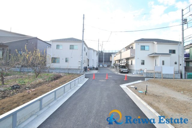 売地　茅ヶ崎市甘沼の前面道路含む現地写真
