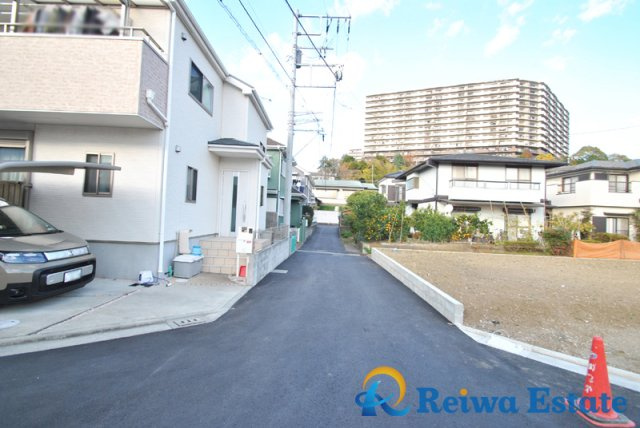 売地　茅ヶ崎市甘沼の前面道路含む現地写真