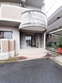 アロッジオ尾ノ上のエントランス