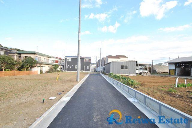 売地　茅ヶ崎市甘沼の前面道路含む現地写真