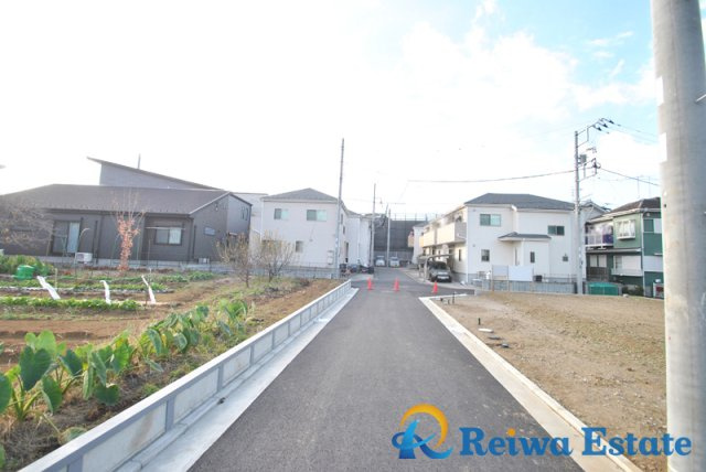 売地　茅ヶ崎市甘沼の前面道路含む現地写真