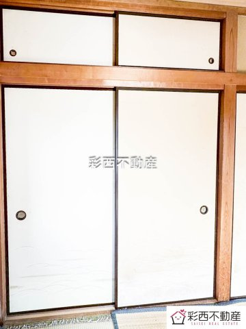 入間市高倉５丁目中古戸建ての収納|布団や季節物もすっきり収納できる押入れ付き♪収納力が高く、居室を広く使える実用的なスペースです。
