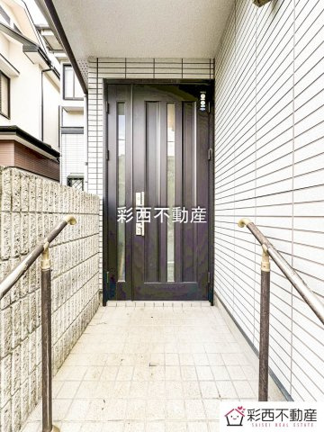 入間市高倉５丁目中古戸建ての玄関