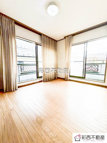 入間市高倉５丁目中古戸建ての寝室|すっきりとしたつくりで、どんなインテリアにも馴染む洋室。収納とのバランスもよく、日常生活が自然と整う使い勝手の良い一部屋です。
