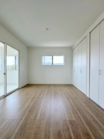 佐伯区皆賀1丁目 No.2の洋室|広々とした9.52帖の主寝室☆