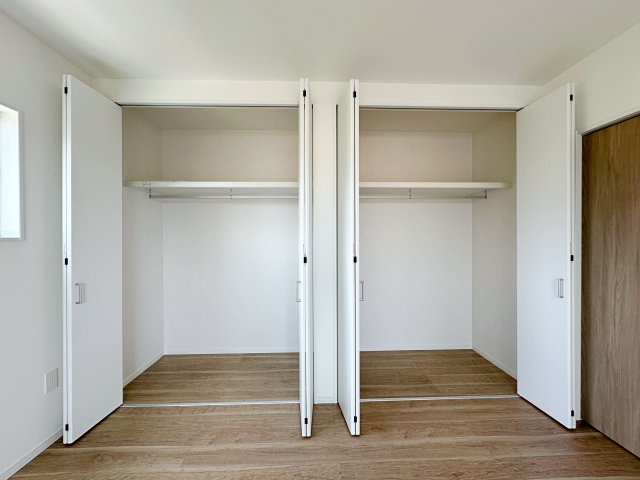 佐伯区皆賀1丁目 No.2の収納|全居室収納☆
9.52帖の主寝室のクローゼットです♪