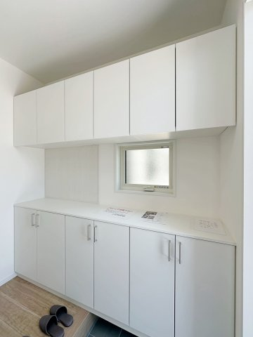 佐伯区皆賀1丁目 No.2の収納|シューズボックス☆
大容量のシューズボックスの為、靴もたくさん収納が可能です♪