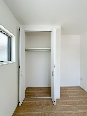 佐伯区皆賀1丁目 No.3の収納|全居室収納☆
5.2帖洋室のクローゼットです♪