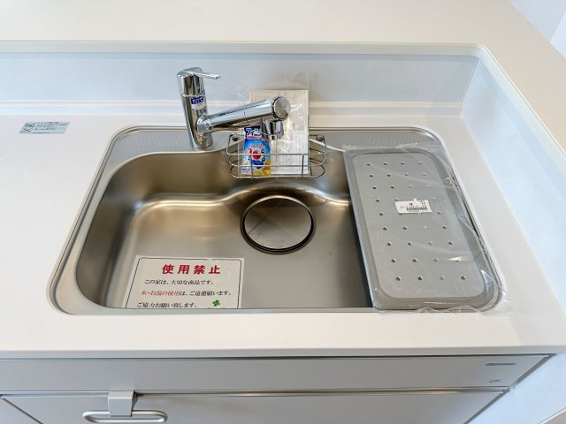 佐伯区皆賀1丁目 No.3のキッチン|浄水機能付きステンレスシンク☆
ステンレスシンクは傷や汚れに強く、お手入れも簡単で使いやすいです♪
さらにワンタッチで浄水に切り替えができる為とても便利です！
