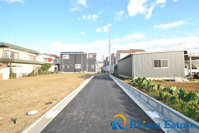 売地　茅ヶ崎市甘沼の前面道路含む現地写真
