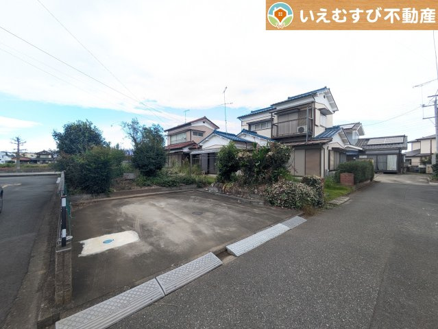 熊谷市柿沼　中古戸建の駐車場