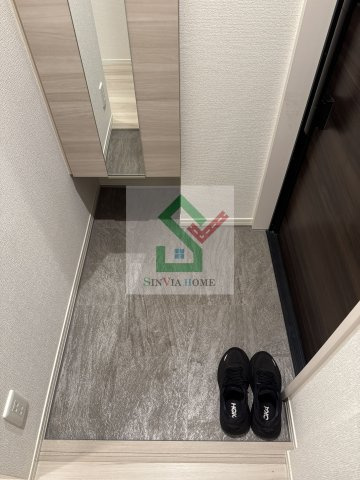 グラナーデ西大泉の玄関