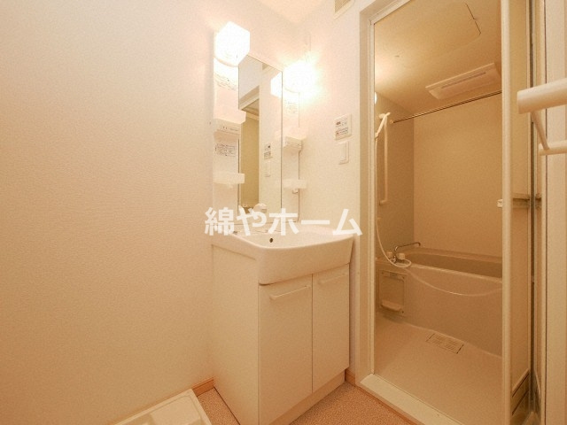 カルム ド アビタシオンの独立洗面台|朝の支度にも助かる、独立の洗髪洗面化粧台