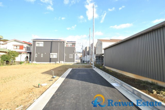 売地　茅ヶ崎市甘沼の前面道路含む現地写真