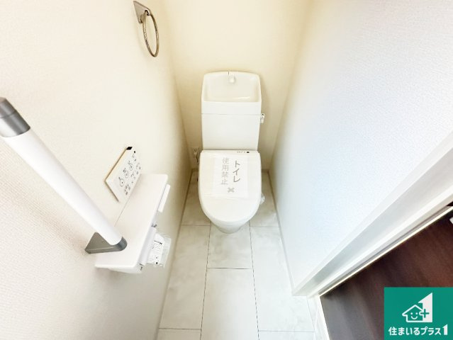 ●奈良市押熊町　第4期　新築一戸建てのトイレ|1・2階の2ヶ所にあるので、朝の忙しい時間の順番待ちもなく、深夜の利用にも大変便利です。