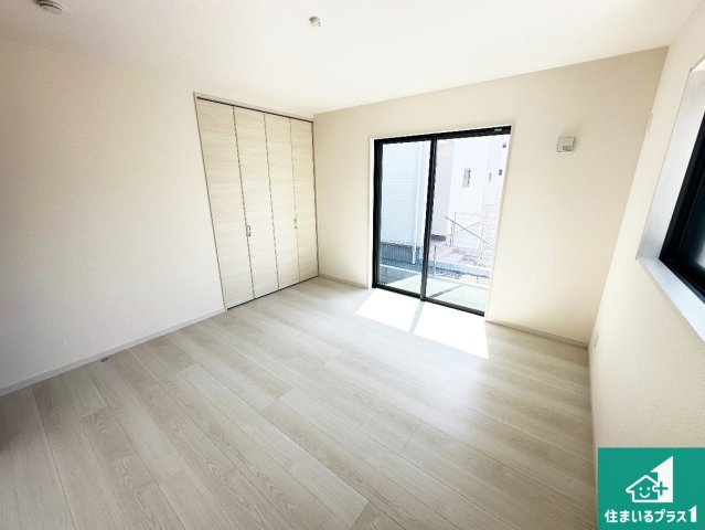 ●奈良市押熊町　第4期　新築一戸建ての洋室|シンプルな洋室は、自分好みのインテリアが楽しめます♪ご家族とインテリアや家具を選びに行くのは入居時の醍醐味の一つです。ぜひお楽しみください♪