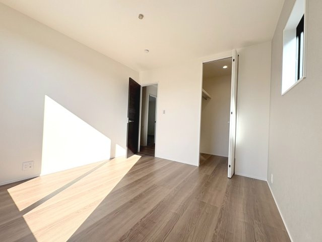 リーブルガーデン　江南市安良町　全3区画分譲の寝室|すべての居室にはたっぷり収納できる大型のクローゼット、各室に２４時間換気システムを設置しています。
排気ファンから低風量で24時間強制排気し、家の中の空気をいつも新鮮に保ちます。
