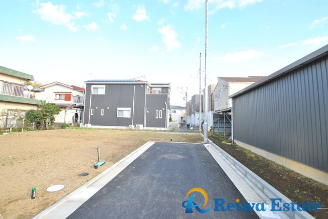 売地　茅ヶ崎市甘沼の前面道路含む現地写真