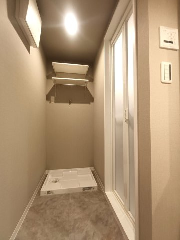 パークフィールドみさとテラ・ウエスト5街区2号館の洗面所|ランドリースペースです