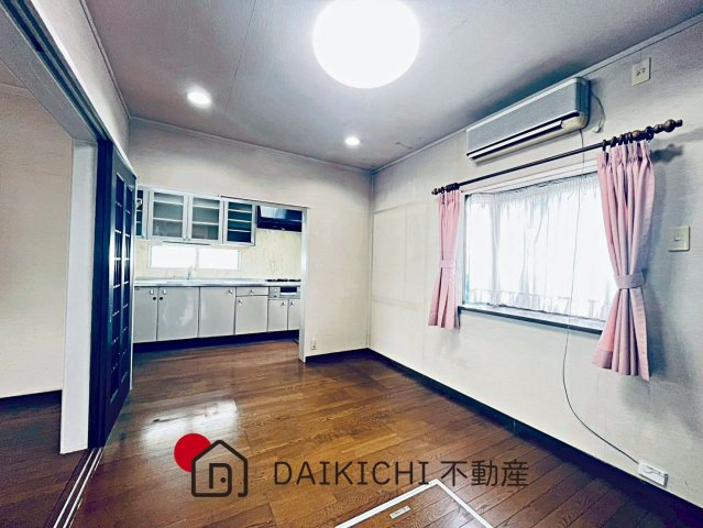 【居間・リビング】 | 桶川市大字坂田　中古戸建