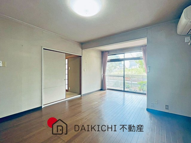 【居間・リビング】 | 桶川市大字坂田　中古戸建