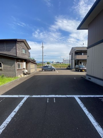 ディアスK&M Bの駐車場